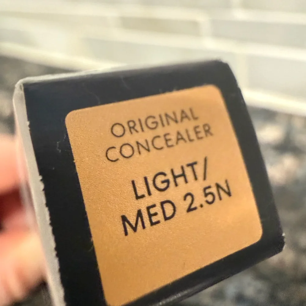 bareMinerals retails $31 Liquid Mineral Concealer - light medium